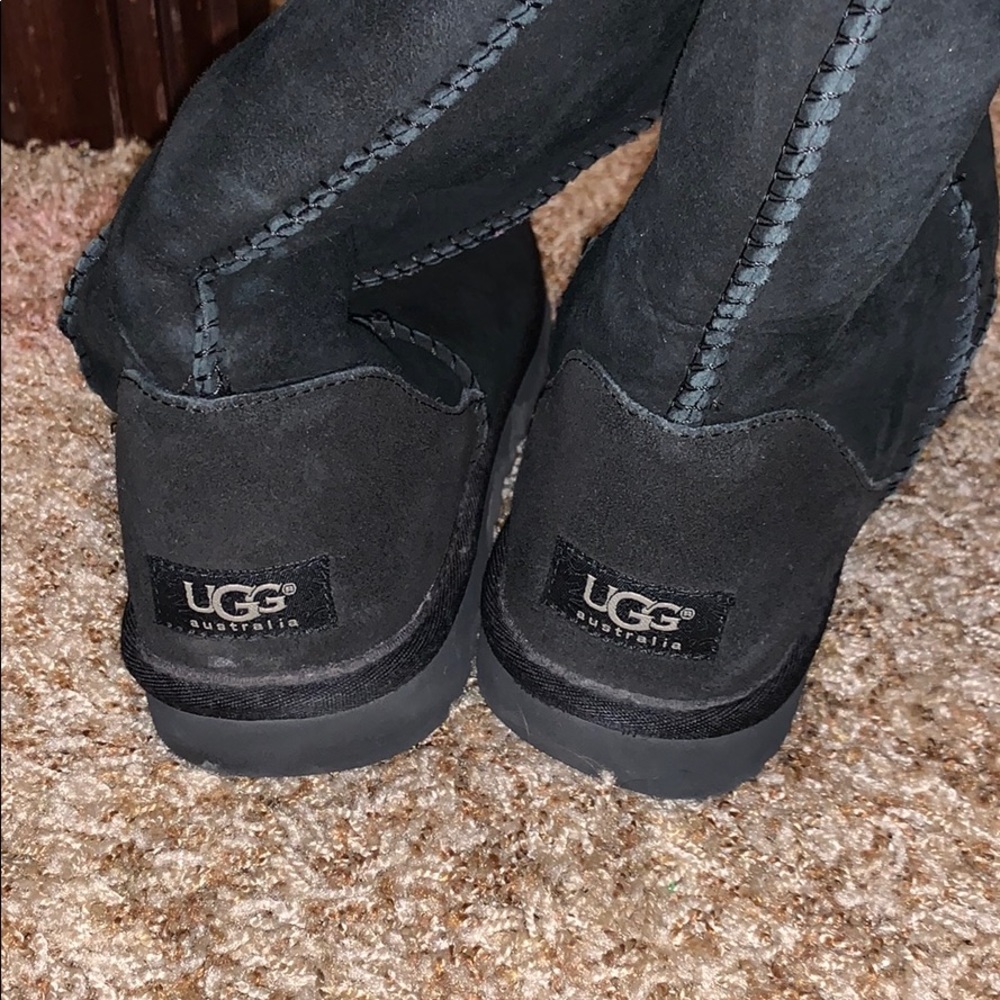 UGGS - Picture 2 of 2